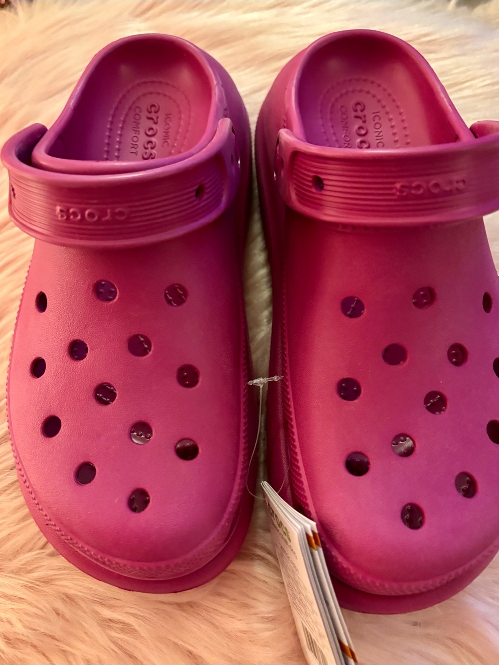CROCS Classic Clog in Bright Pink